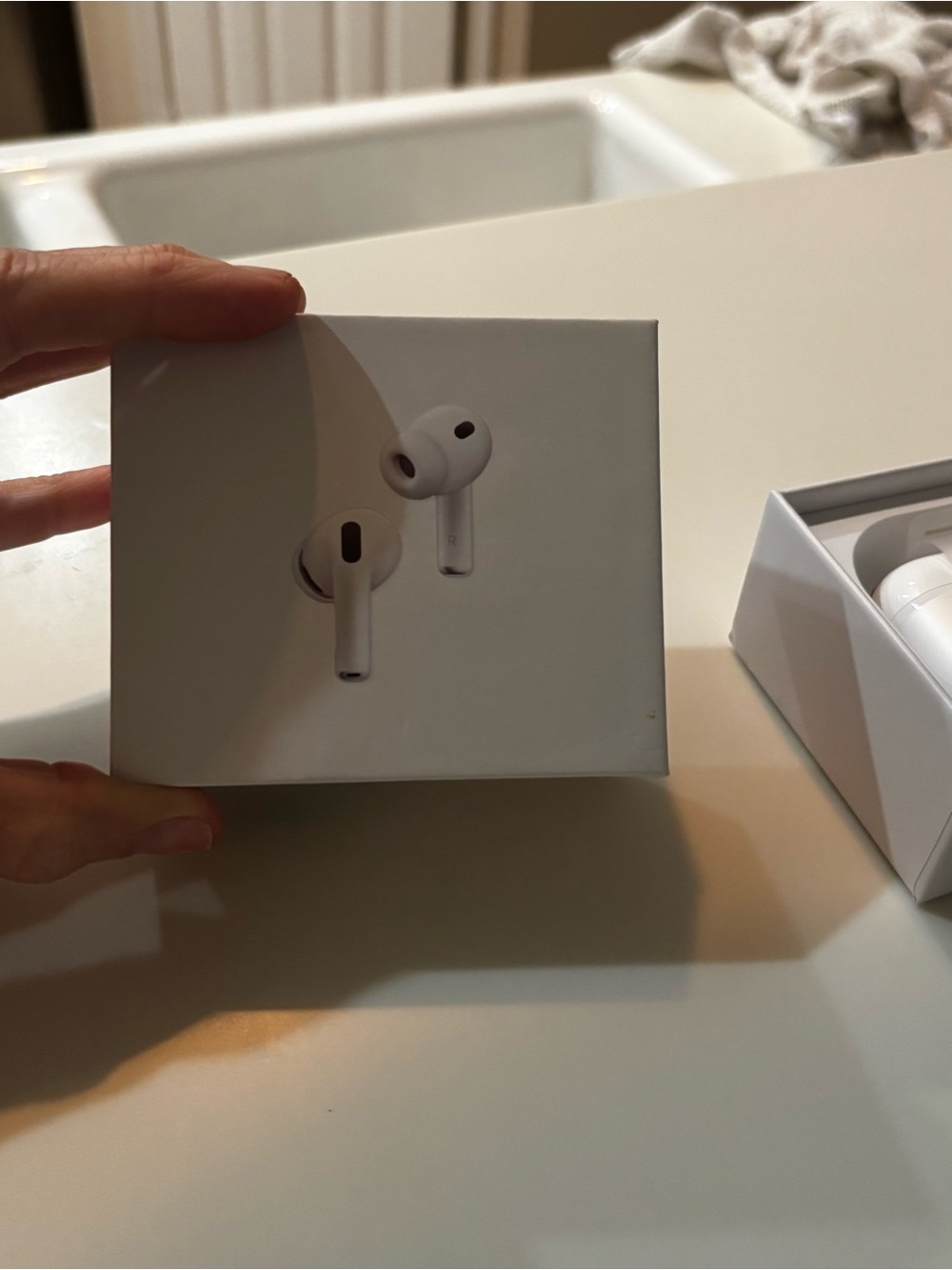 Apple White Wireless Earbuds with Charging Case